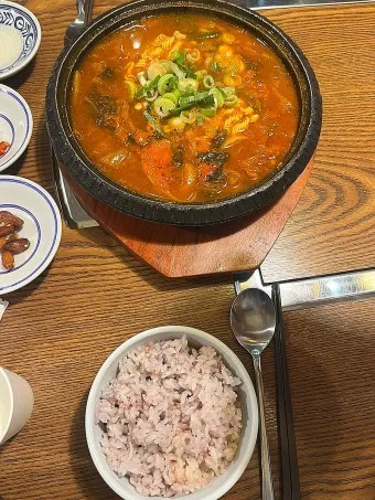 부산역 식당 추천 새벽집 국밥국수집 솔직 리뷰 넓은 매장 한식 밑반찬_10