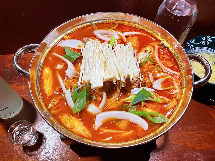 5만 원이면 끝 겨울 쇼핑 여행지 요리주점 창신동 동묘 맛집 추천 생방송투데이 닭볶음탕 닭발 오늘방송 떴다 동네방네