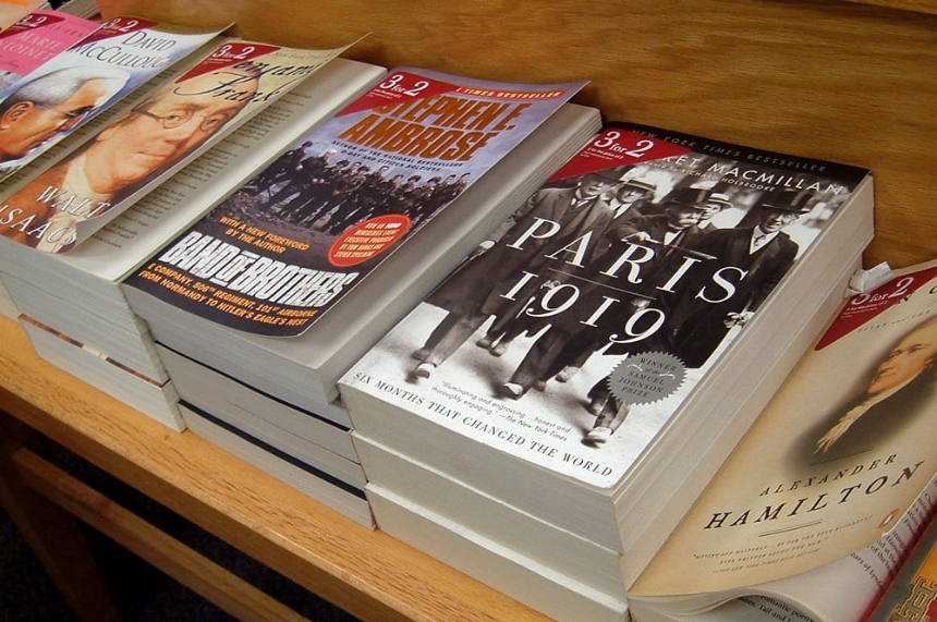 책을 아끼지 마라.