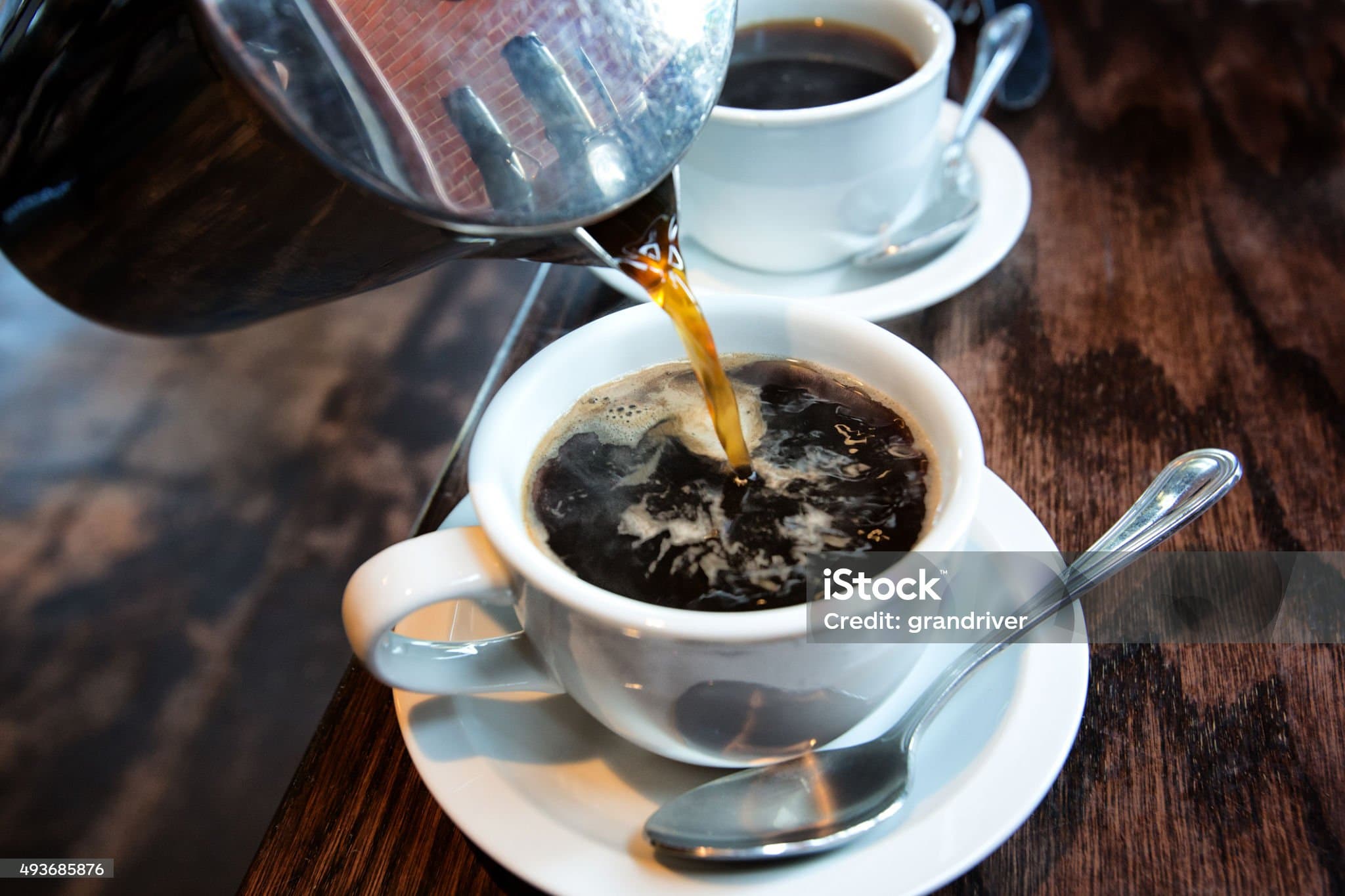 카페인 음료를 마실 때 수분 보충 원칙 – 마시고도 탈수되지 않으려면?