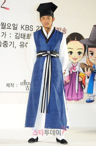 유아인 작품 활동