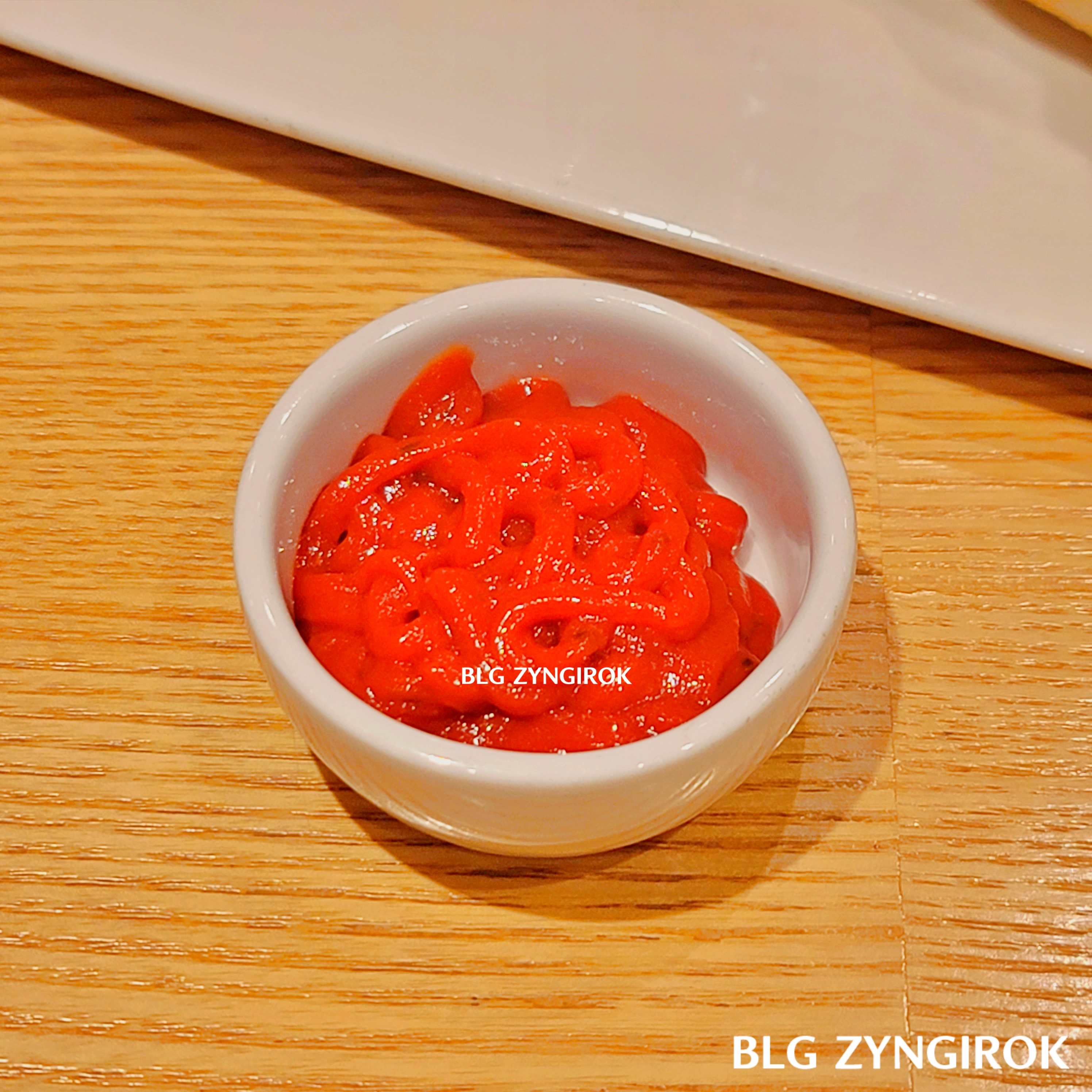 케첩같은 피자소스 모습이다.