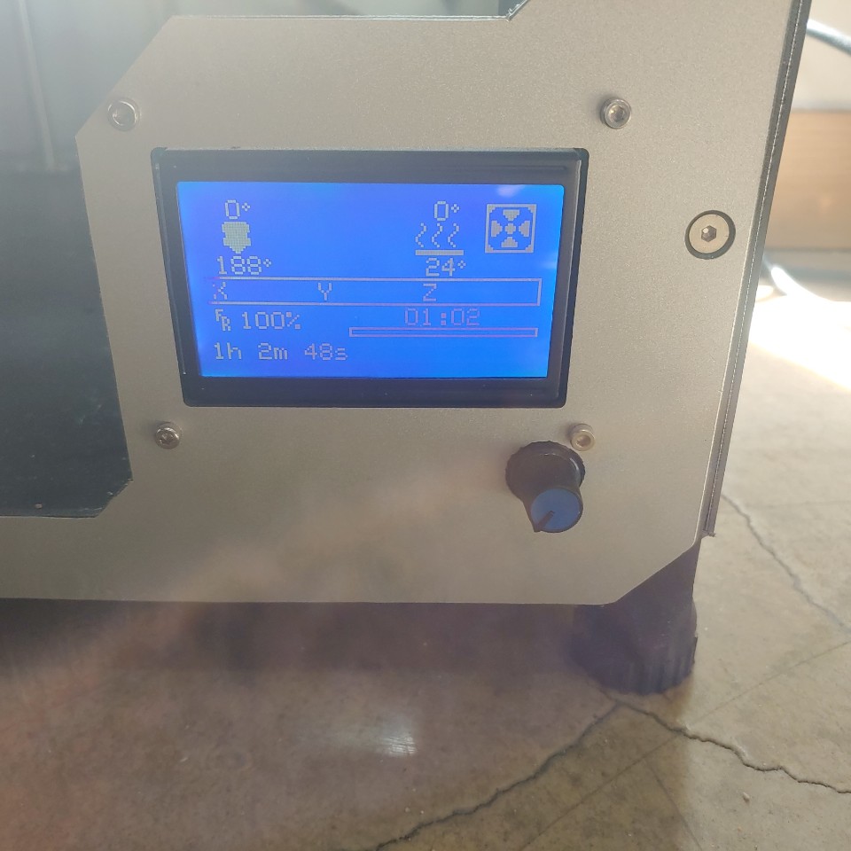 온도가 점점 올라가고 있는 모습의 3D프린터 표시창