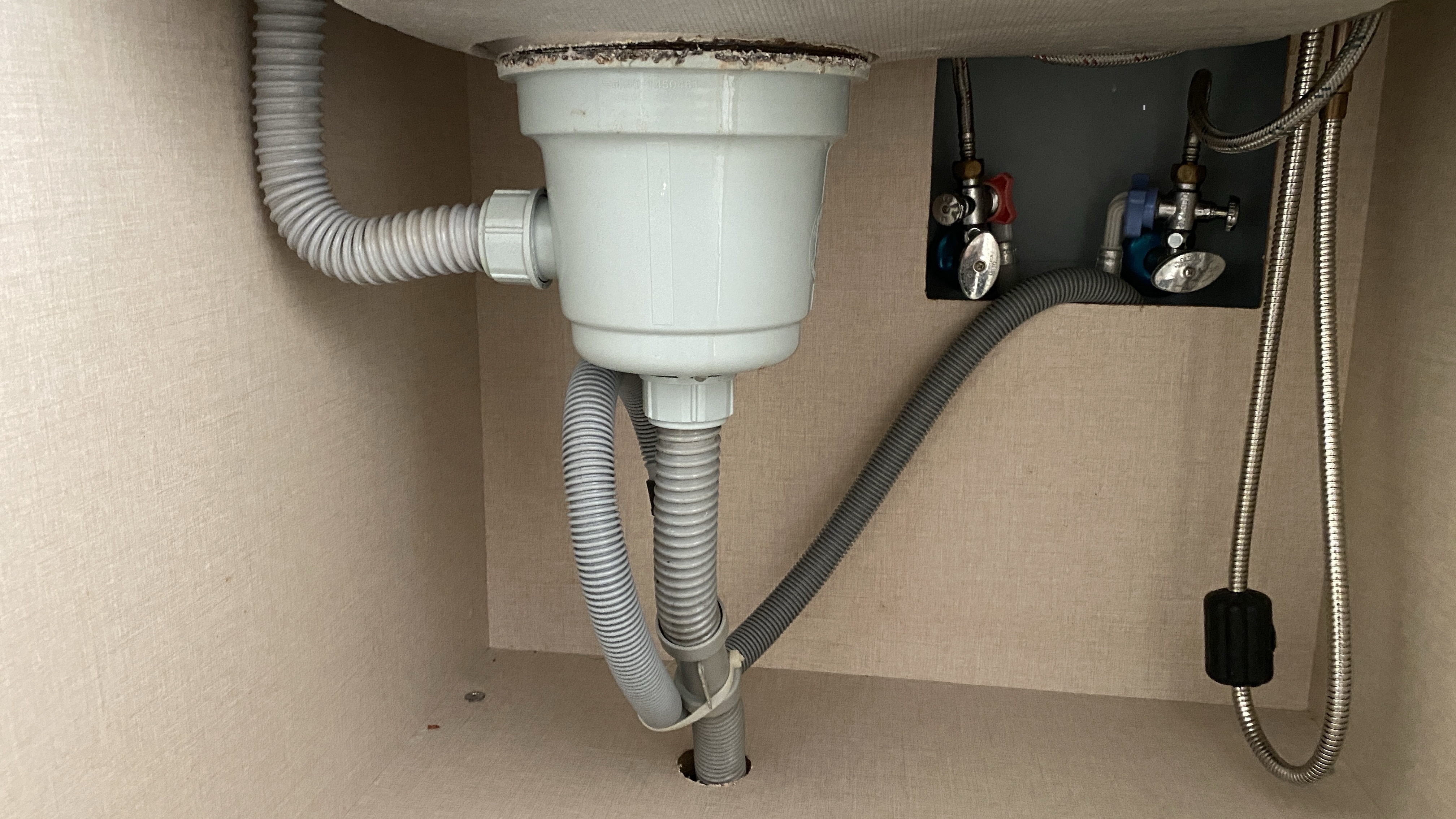 싱크대-배수구-누수