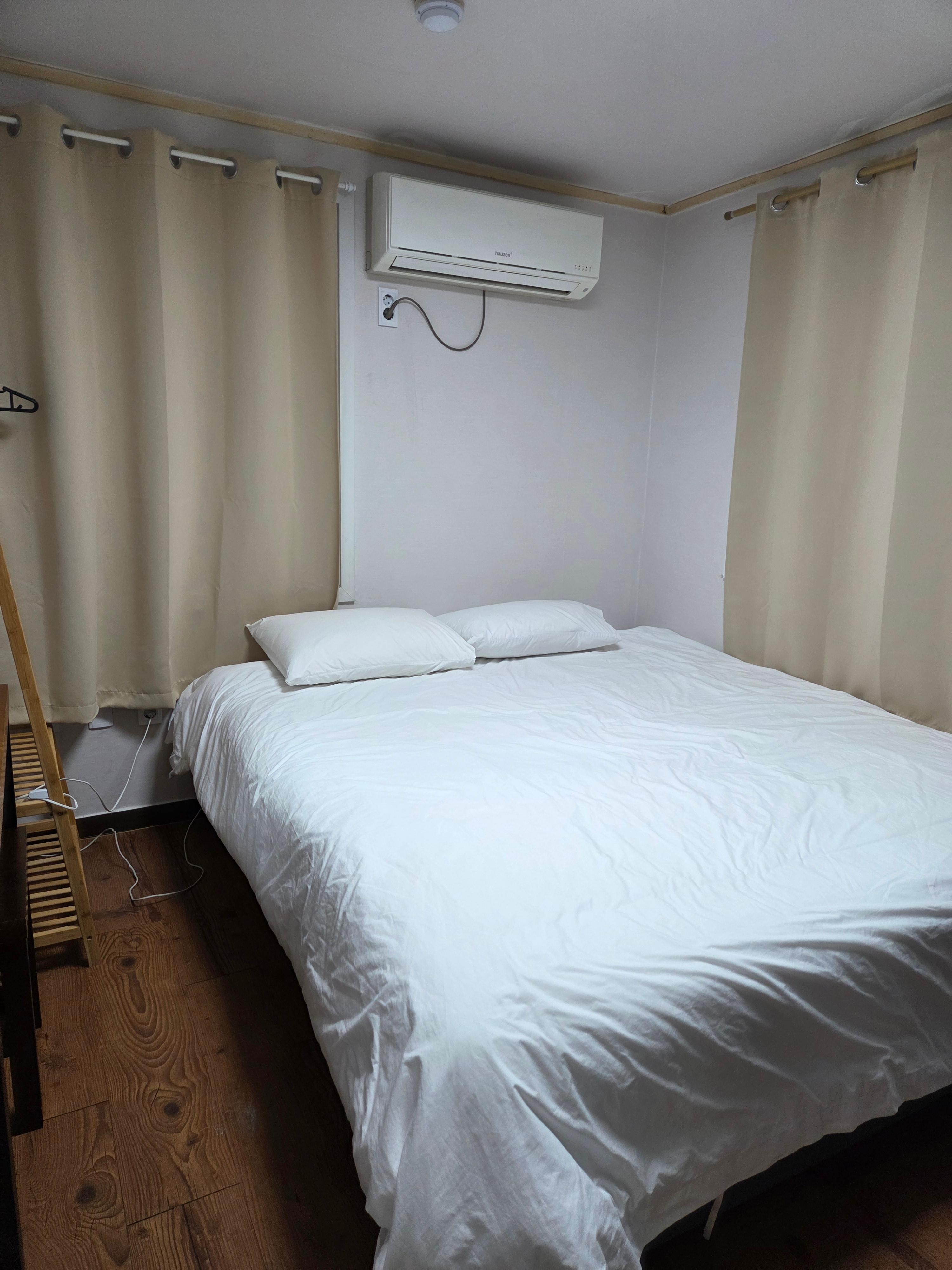 부산 코지스테이 객실 침대