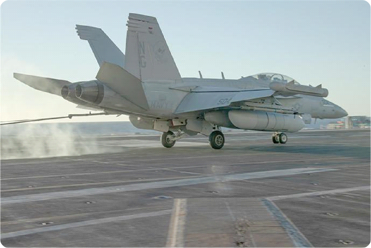 ALQ-249 Next Generation Jammer의 Mid-Band 포드는 GaN의 반도체 기술과 TWT 기술의 조합을 사용한다.