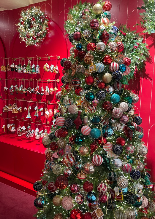 신세계 본점 미디어 파사드와 크리스마스마켓