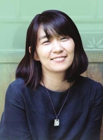 작가 한강 사진