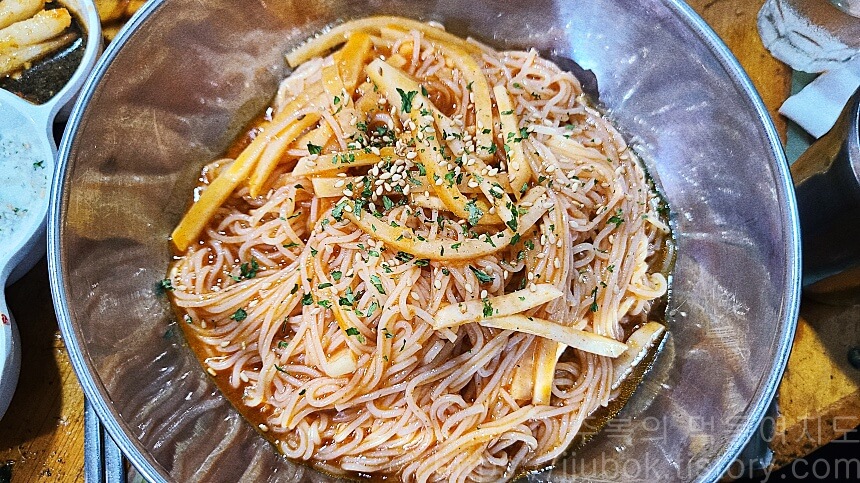 닭고집-숯불-닭갈비-비빔국수