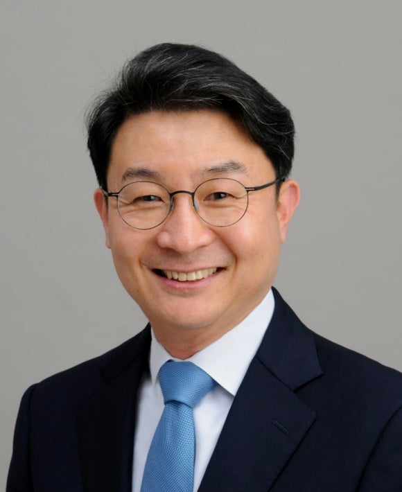 이억원-프로필-사진