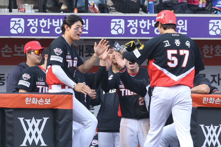 KIA 타이거즈 한화전 6-5 대역전승! 8회 빅이닝과 성영탁의 데뷔 첫 세이브