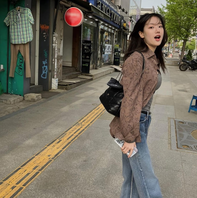 이나은 사복