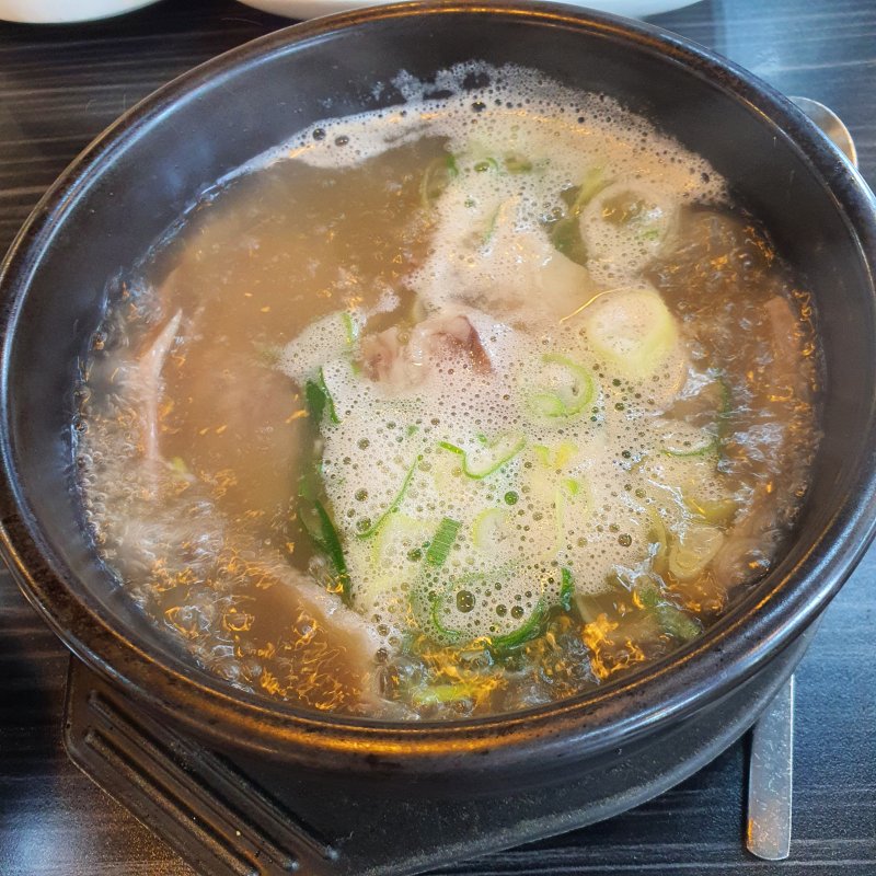 뜨끈하게-끓고있는-국밥