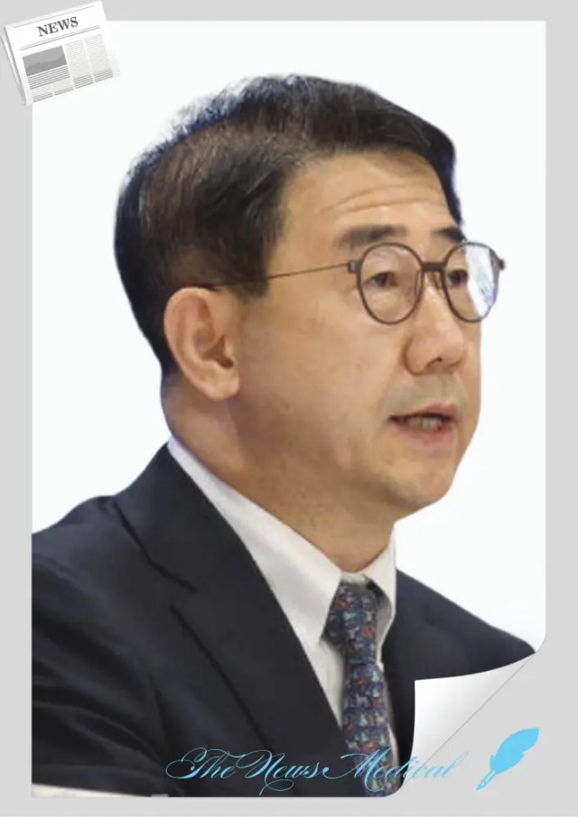 의협 비대위는 현재의 의료 정책이 의료계에 심각한 위기를 초래하고 있다고 경고하였다.