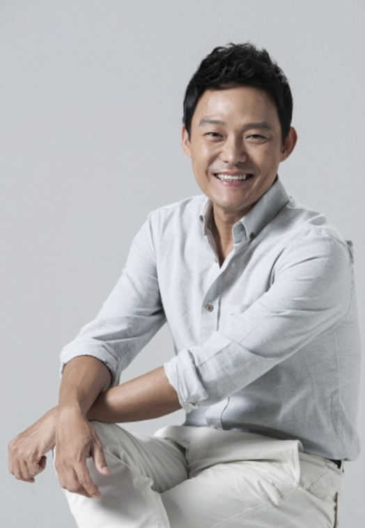 김용림의 아들 배우 남성진 프로필 사진