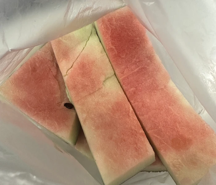 말리고 있는 수박껍질