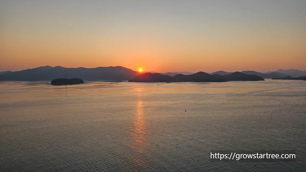 금호통영마리나 스위트프리미어 객실에서 바라본 일출