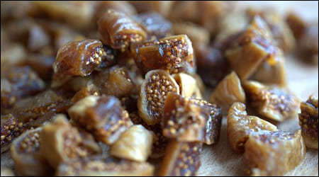 말린 무화과 조각