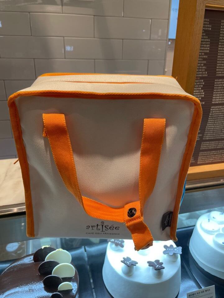 진열된-아티제-무민-보냉백-모습