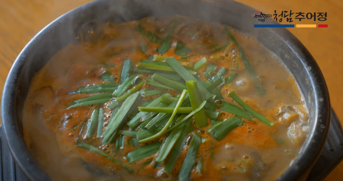 청담추어정-보글보글-끓고있는-추어탕