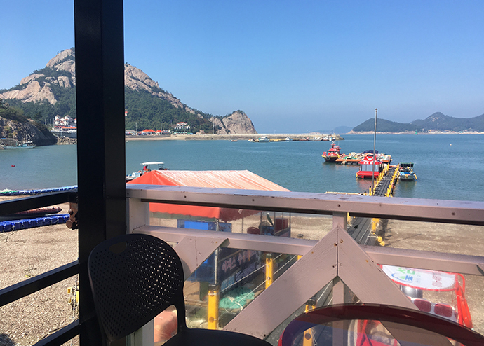 매장에서-바라본-바다-풍경