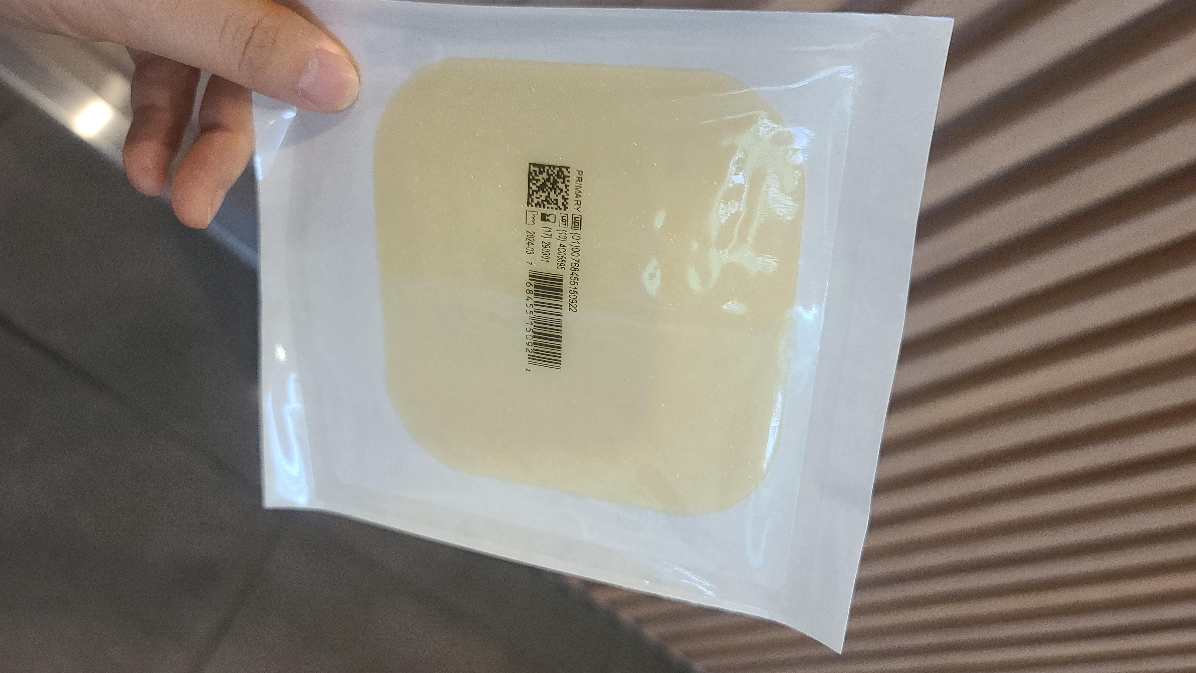 병원에서 붙여 준 듀오덤 습윤밴드