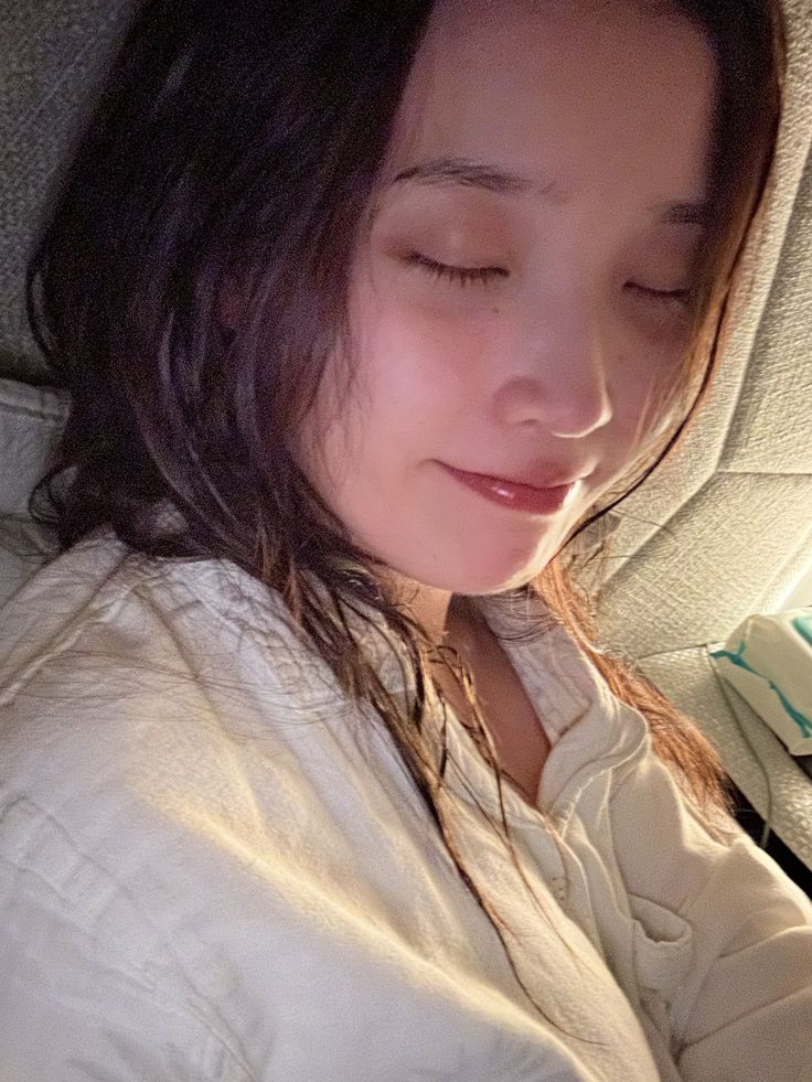 아이유 민낯 쌩얼 사진도 굴욕 없는 미인, 이종석 21세기대군부인 드라마 근황 프로필