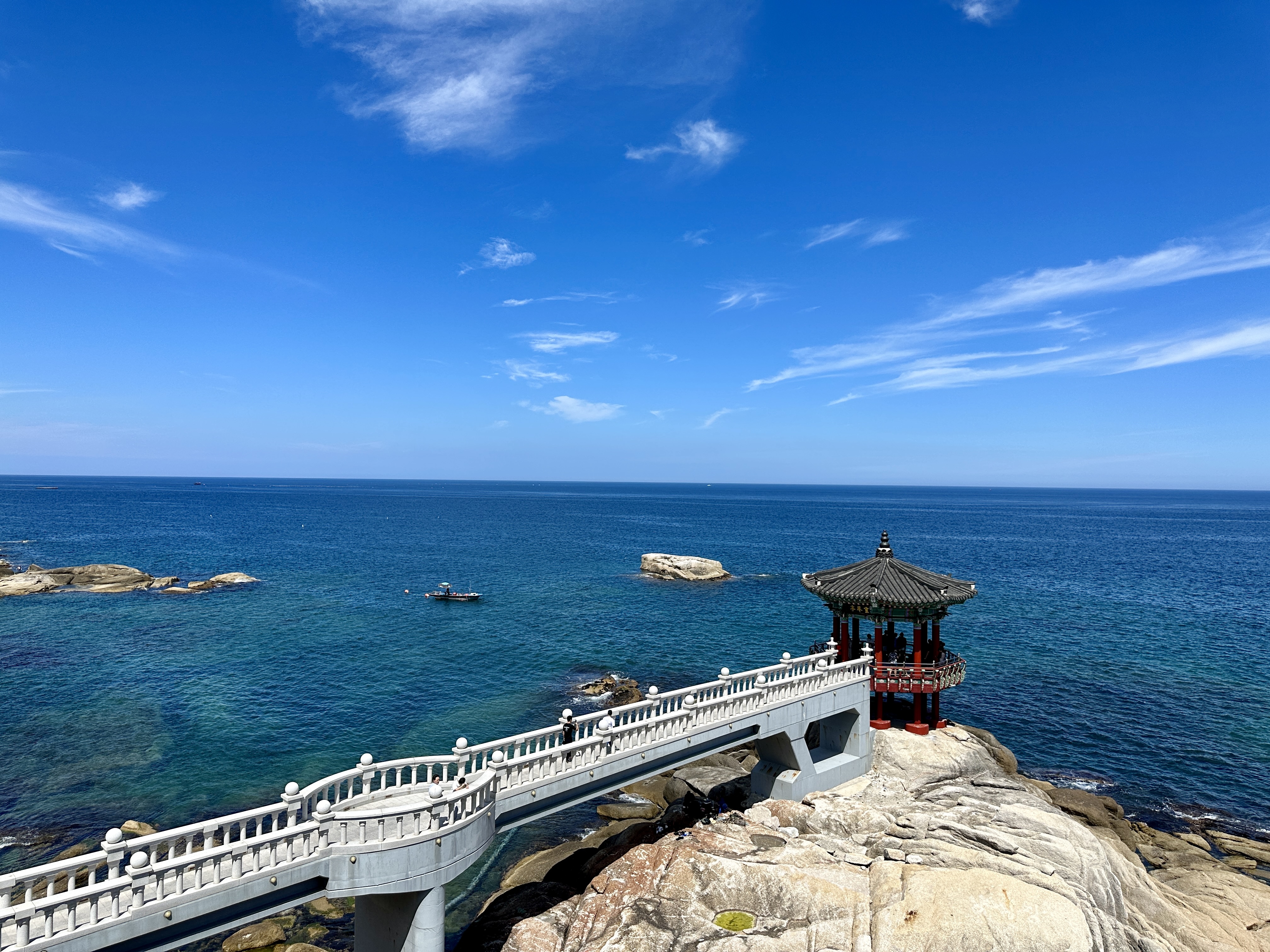 영금정에서 바라본 영금정 해돋이 정자