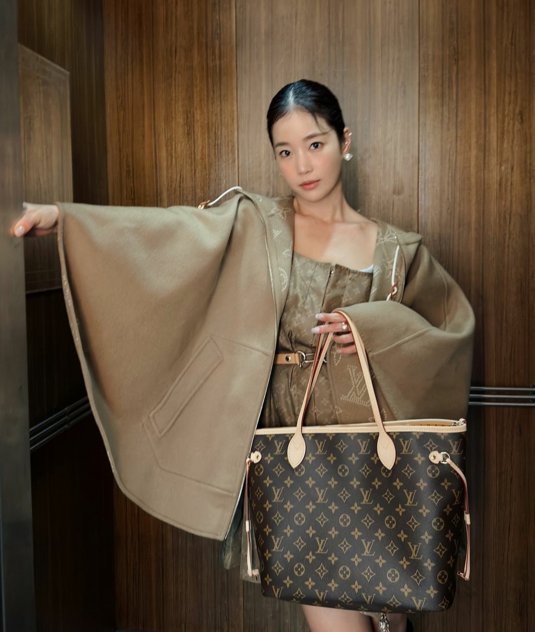 루이비통 네버풀 인사이드 아웃 MM 기은세