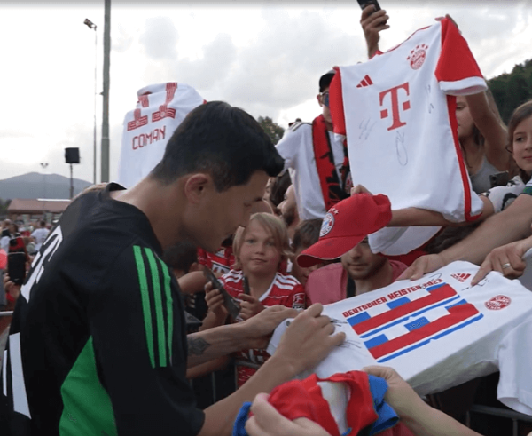 뮌헨 홈페이지 김민재 관련 사진입니다.