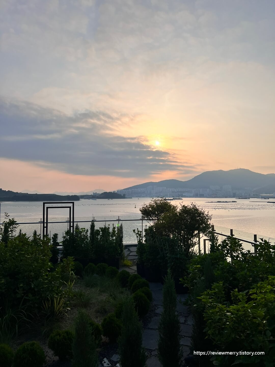 루프탑 오션뷰 사진