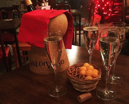 강남 와인바 '아브라소812'