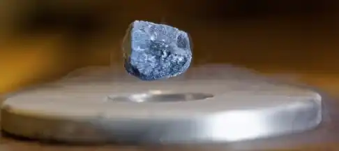 공중에 떠있는 초전도체