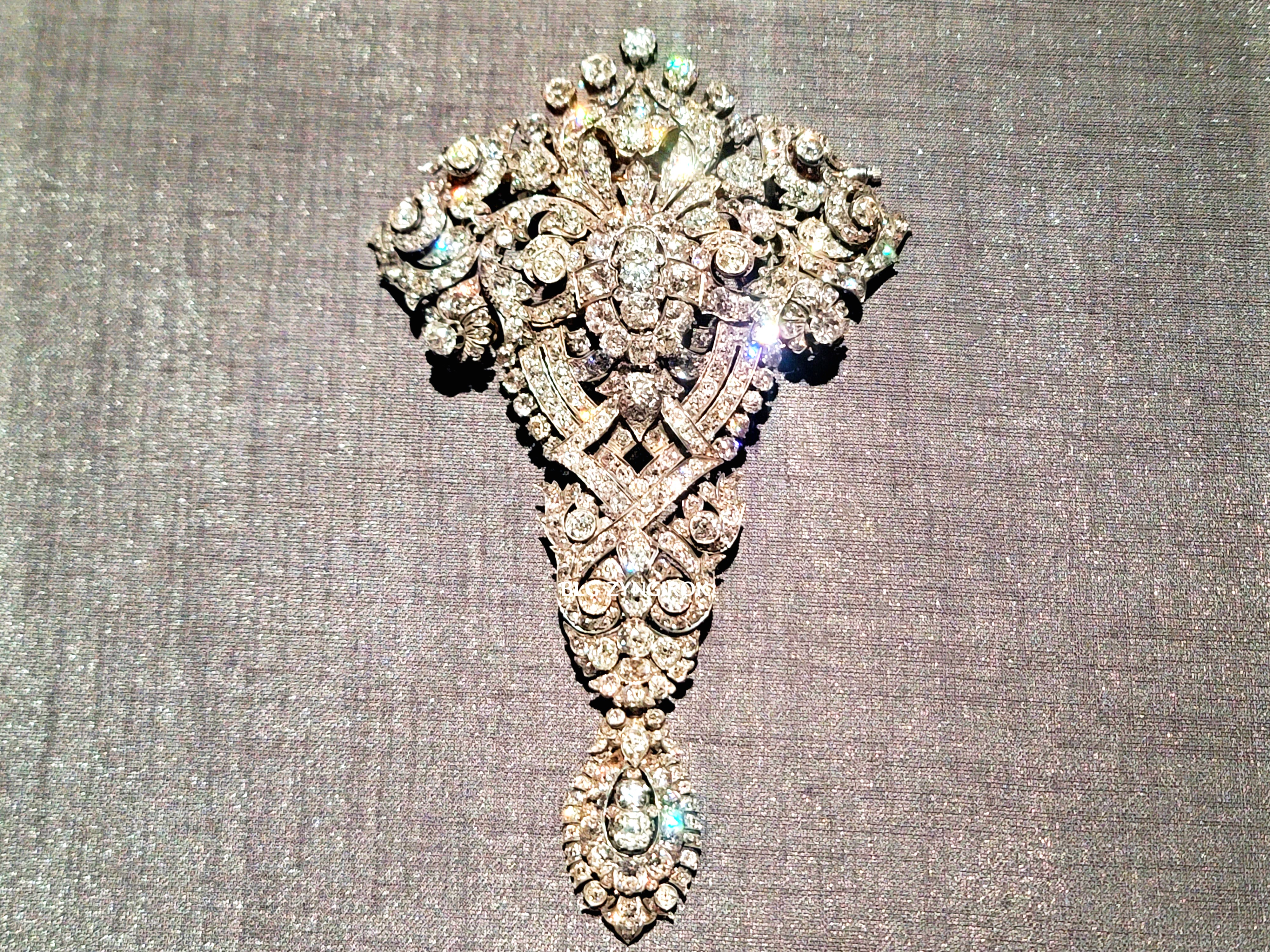 롯데타워 - 롯데뮤지엄 고혹의 보석 매혹의 시간 - 17에서 18세기 전시품 모습이다.