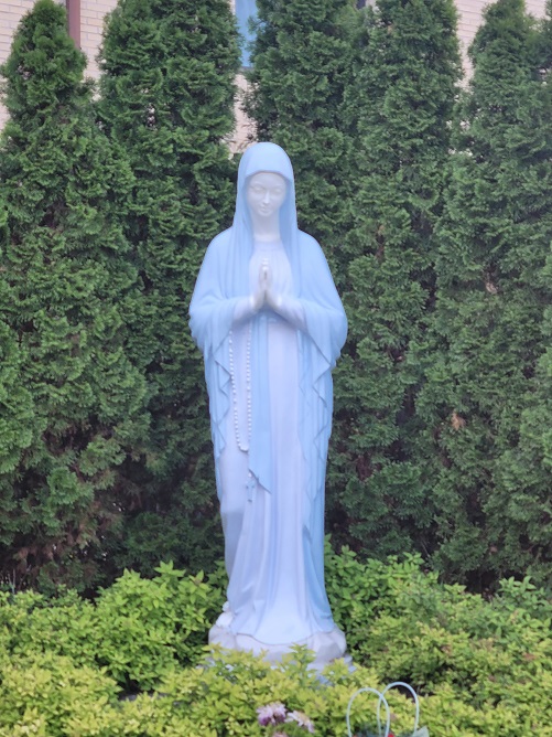 인천 부평4동성당 안에 있는 성모상입니다.