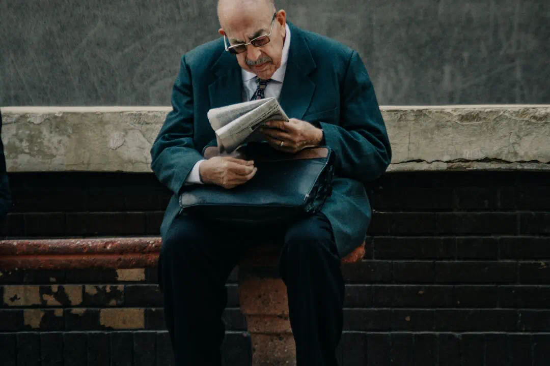 노안이 있는 노인의 모습1