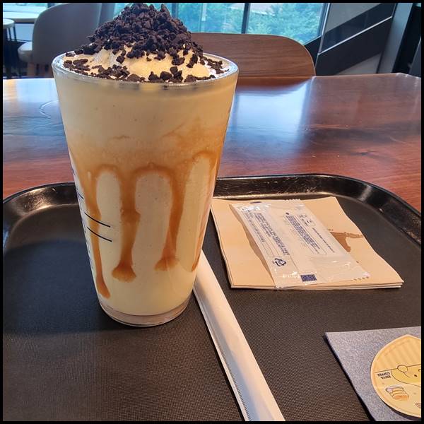 이디야-폼폼푸린-슈크림-플랫치노-사진2