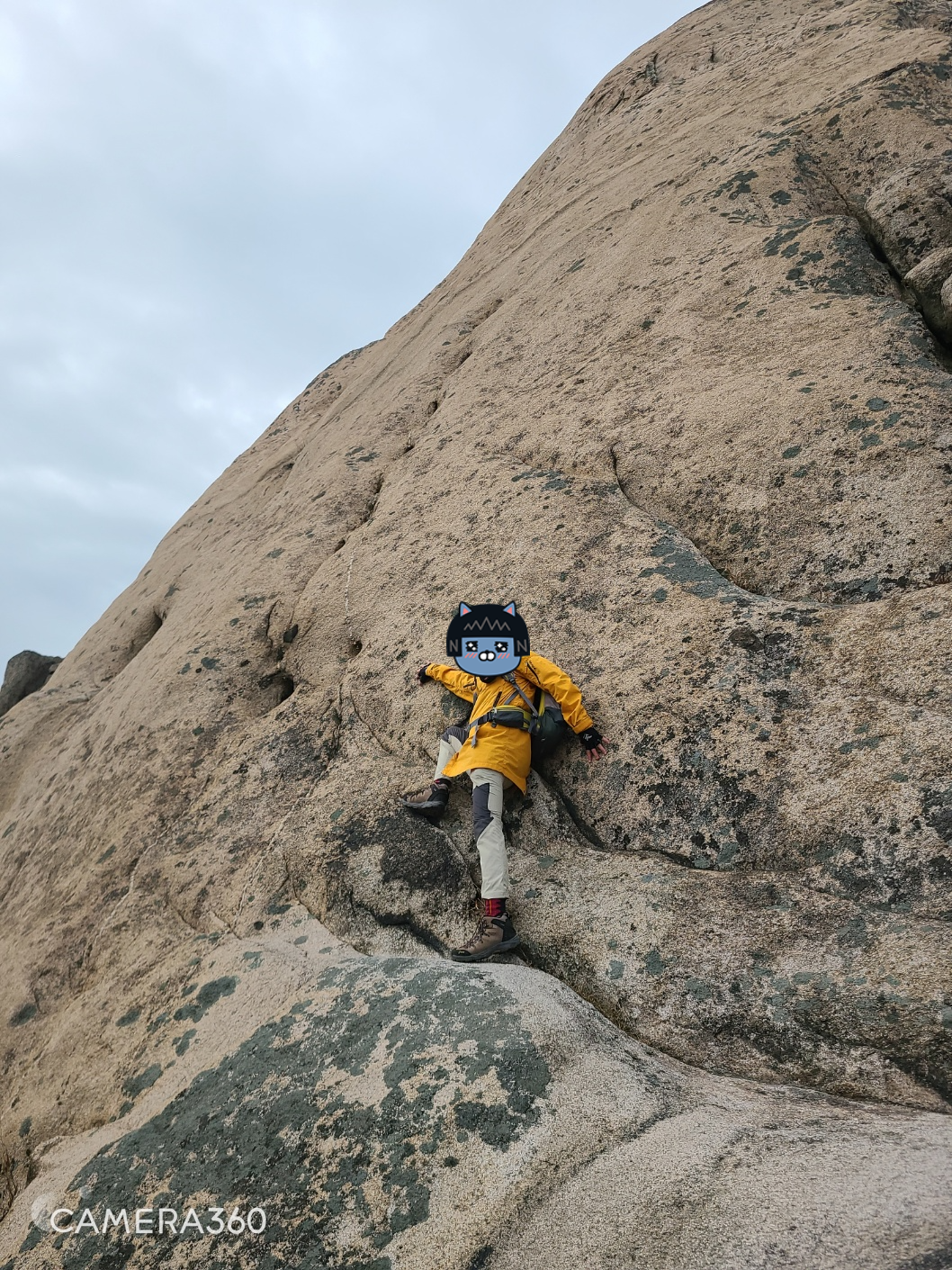 북한산-백운대-가는-경사-심한-암벽-길