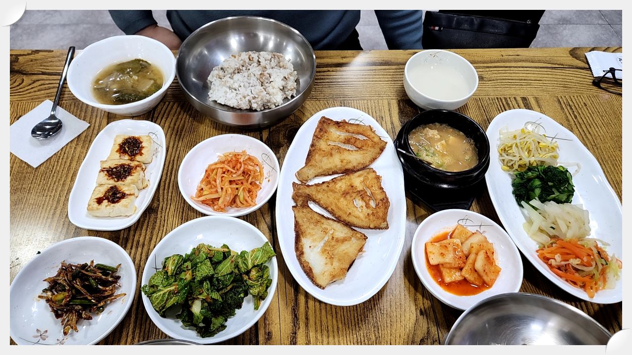 생선구이보리밥정식 한상차림