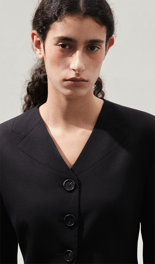 손해 보기 싫어서 2회 신민아 자켓