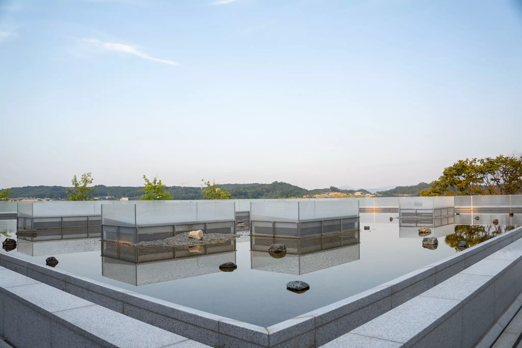 뤁스퀘어-외부-수공간-전경