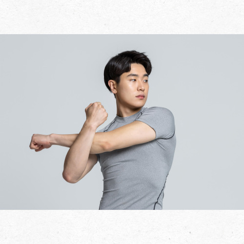 자세 교정 전과 후 어깨 라인 비교