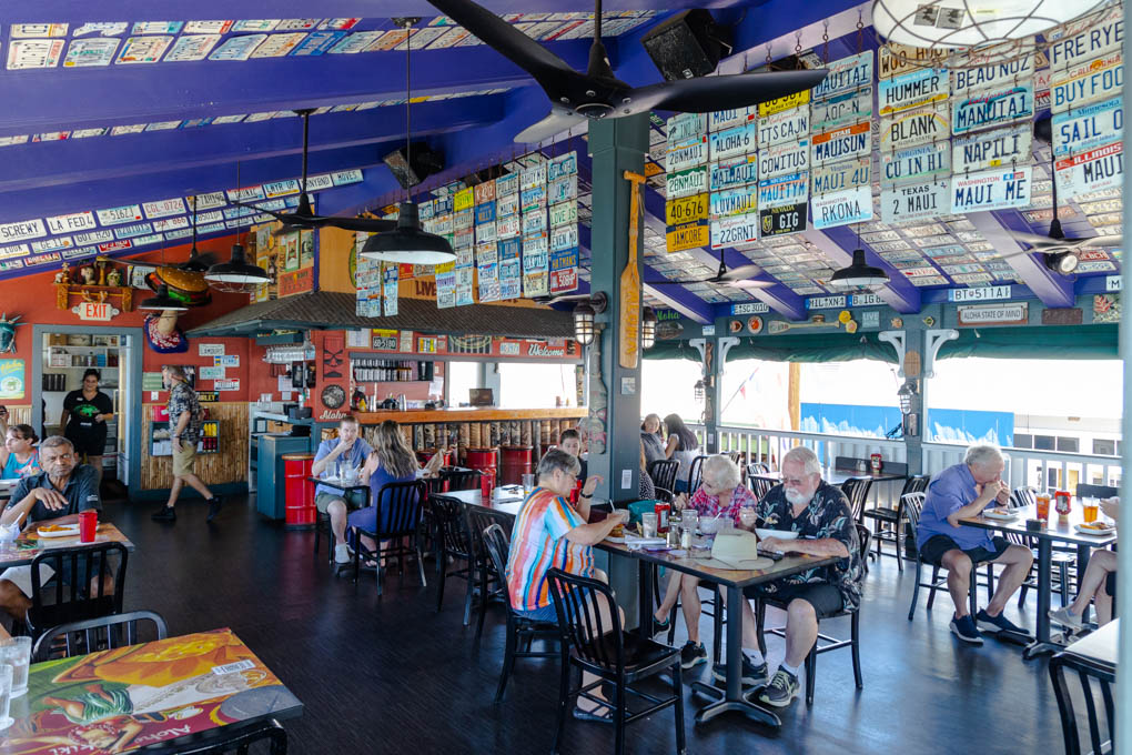 하와이 치즈버거 인 파라다이스 내부 모습