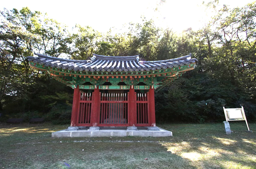 양평 물소리길 1코스 중반에 위치한 한음 이덕형 선생 행장비 사진.