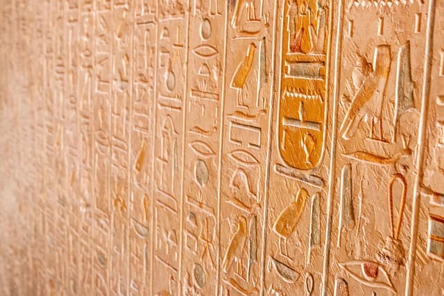 고대 이집트 신전에 헌납되던 &lsquo;성스러운 향&rsquo;의 비밀