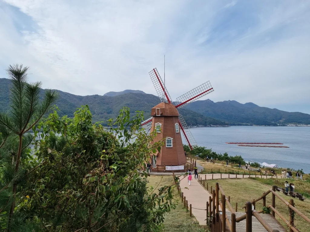 의령군 설뫼충효테마파크야영장 소개