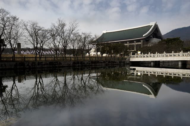 한국어 문화 콘텐츠 활용 수업: 노래, 드라마, 웹툰을 통한 학습 전략