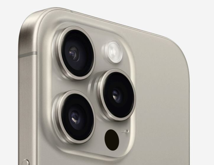 아이폰 15 프로 내추럴 티타늄 색상 사진