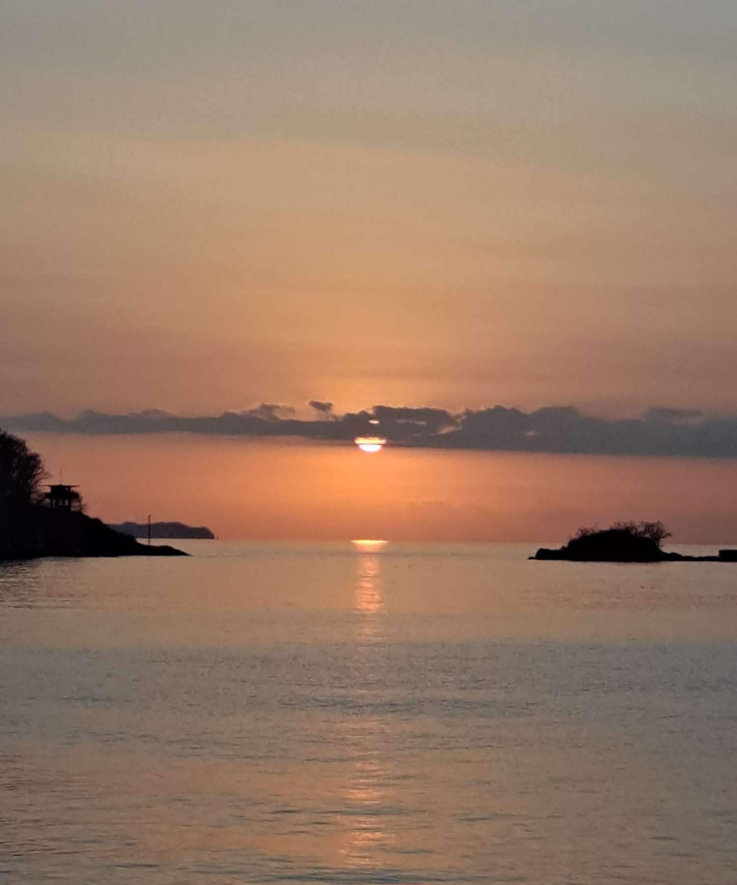 구름 아래로 나오는 중