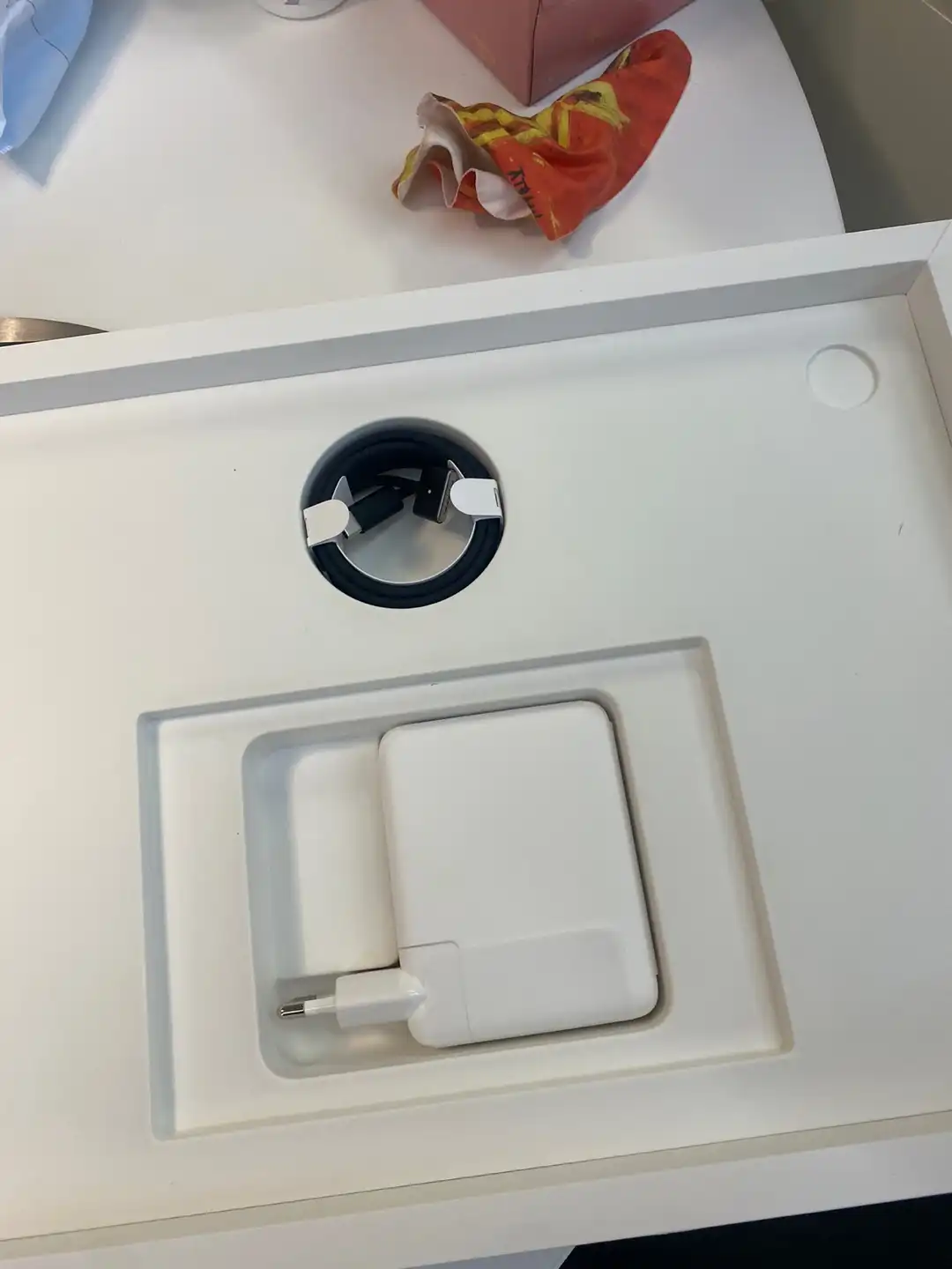 맥북프로-구성품-이미지2